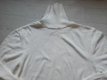 Kućna odeća: Bela rolka veličine M Dužina ramena 48 cm Dužina pazuha 51 cm Dužina — 2