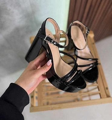 Elegantne crne sandale na visoku blok štiklu Brojevi 36-41 2650 din