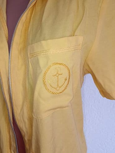 Košulje: Majica/kosulja je nova sa etiketom.Velicina xl — 2