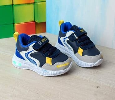 kompleti od trikotaze: Svetleće patikice za najmlađe. Lice je od eko kože, gazište je — 1