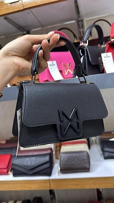 chanel torbica mala: Mini torba sa ručkom – model “M” logo - Struktura: kompaktna — 8