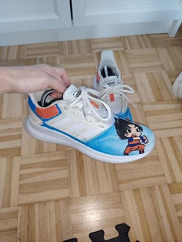 adidas minnie mouse patike: Adidas patike sa unikatnim printom inspirisanim anime tematikom. UG — 5