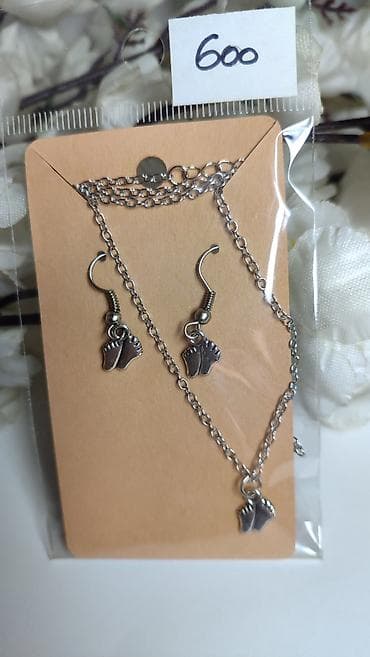 svecani sako: Set nakita – ogrlica i minđuše sa priveskom bebinih stopala - — 1