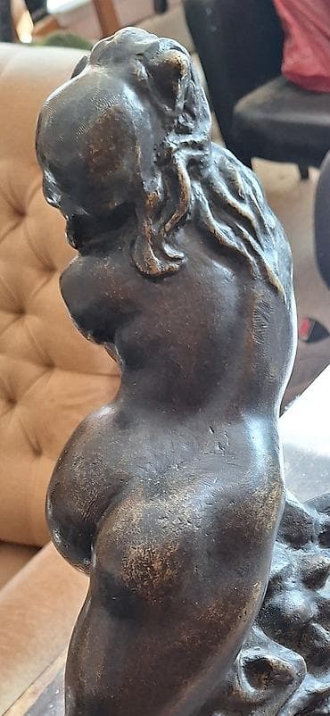 Bronzana skulptura 8kg– ženski akt u poluležećem položaju -