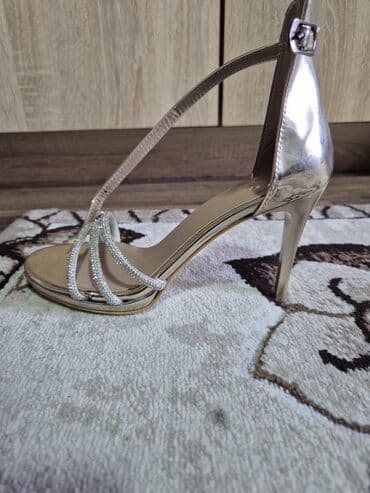 zlatne minđuše cena: Sandals, 37 — 1
