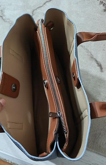 mona zenska torba: Tote torba – plavo siva tkanina sa karamel kožnim detaljima - — 3