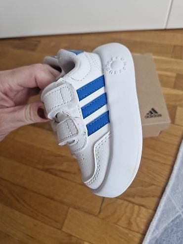 Dečije patike Adidas – bele sa plavim prugama - Model: Adidas — 5