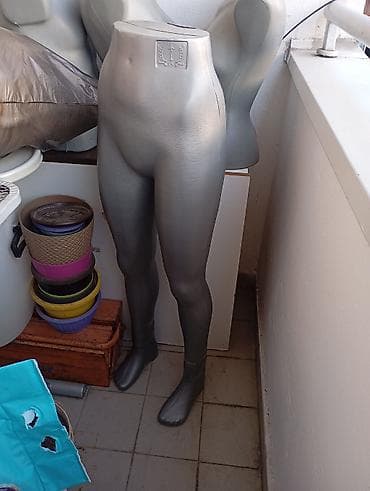 italijanske baletanke: Lot različitih predmeta za garderobu i opremu prodavnice/butika: - — 5