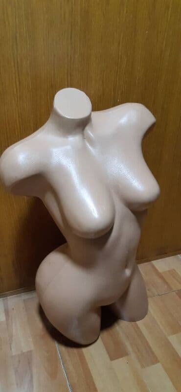 Donji delovi trenerke: Izložbena lutka — 2