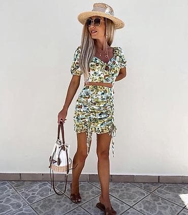 s: Top ženski set – crop top i mini suknja s cvetnim printom 1900 din S M — 2