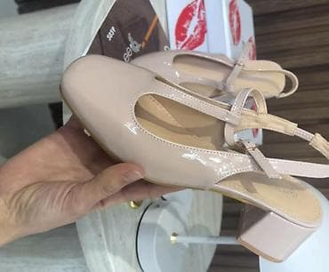 cizmice 38: Lakovane ženske cipele na blok štiklu - Boja: nežno bež/nude sa — 1