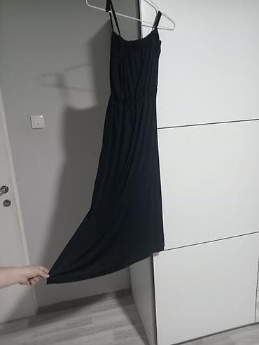 sara dobrim: Crna duga haljina na tanke bretele - Model: maxi dužina, ravna linija — 1