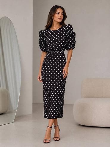 Midi haljina na tufne sa puf rukavima. - Elegantna midi dužina sa