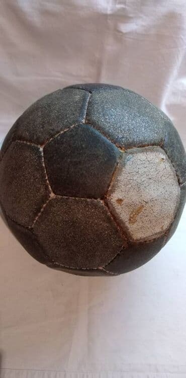 trotineti za devojčice: Lopta za fudbal br.5 kozna NEISPRAVNA ispusta, treba popravka — 2