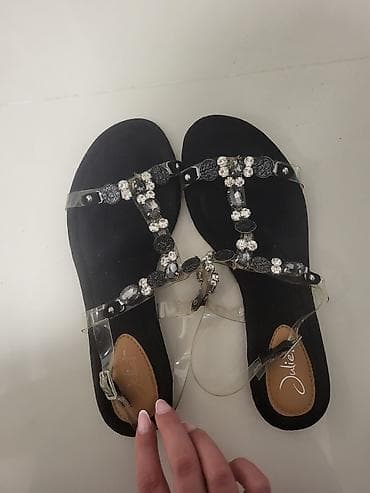 tunika elegantna: Ženske sandale Julie - Elegantne ravne sandale sa T kaišem - Crna — 1