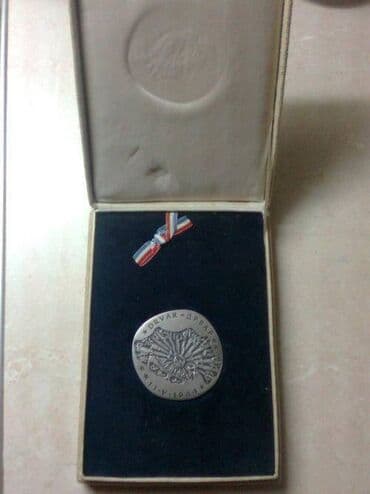 Značke, ordenje i medalje: Prodajem plaketu Drvar 13.V.1944. sa slike, izuzetno ocuvana, za — 1