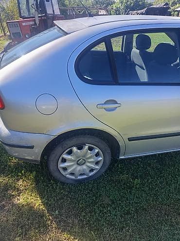 Seat Toledo – hečbek/limuzina, srebrna boja. Benzinski motor 1.4 16V — 3