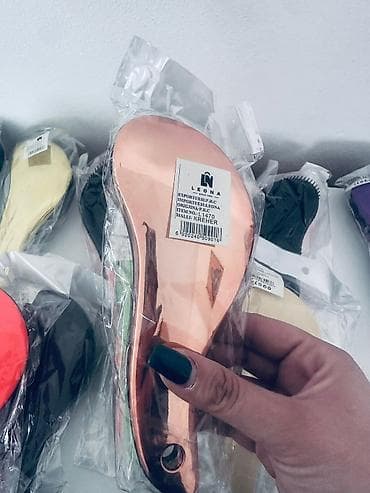 pantalone za devojke: Četke- 4 kom za 1.300 dinara🩶⭕⭕ — 4