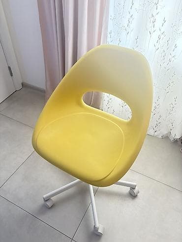 Žuta radna Ikea stolica sa točkićima - Ergonomično profilisano