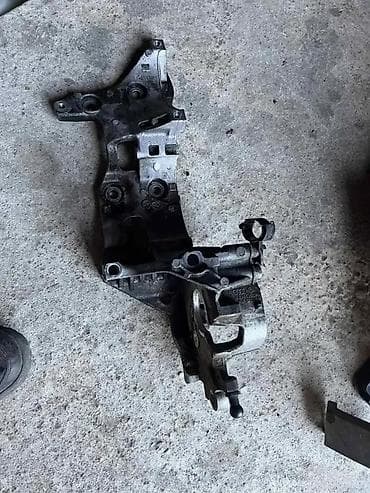 rosule ili rolsue: NOSAC ALTERNATORA A6 2.0 TDI ULTRA 04L903143 | audi vagen delovi — 2