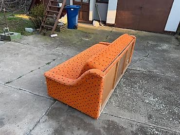 Desks and tables: Trosed na razvlačenje sa kutijom za odlaganje i tepih 8000din - — 5