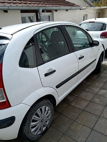 Citroen: Citroën C3, bela boja, 5 vrata, hečbek.Registrovan do 11.2026. Vlasnik — 4