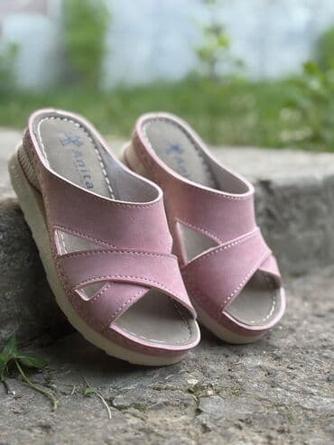 converse нови сад слике: DOSTUPNE U 7 BOJA OD 36 DO 42 Crne anatomske klompe sa kaiševima i — 3