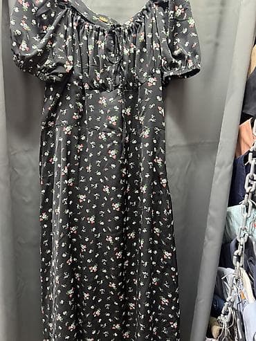 Haljina Eddies Fashion – veličina 54 - Model: duga haljina sa sitnim na lalafo.rs Haljina Eddies Fashion – veličina 54 - Model: duga haljina sa sitnim