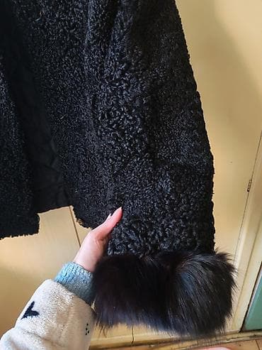 za kosu: Ženska bunda/jakna od crnog karakul krzna sa bogatim krznenim — 5