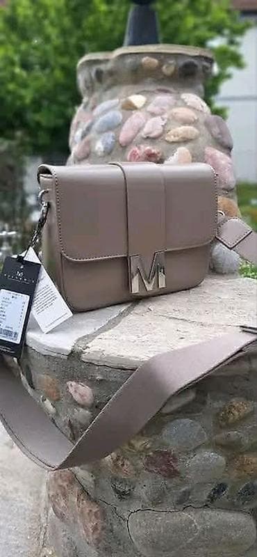 metro torbe: Torbice A klasa 
4500 din
💋 — 3