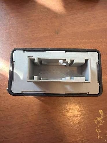 odjavljen auto: MODUL ZA NIVELACIJU FAROVA ZA AUDI A4, A5, RS5 . - 8K5907357A | — 3