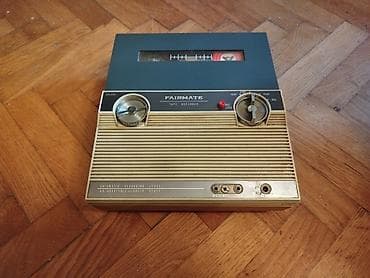 Stari retro mali magnetofon vintage
.Nepoznato stanje