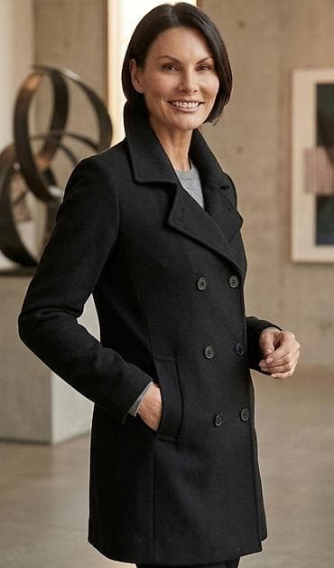 Ženski kaput – klasični crni pea coat - Kroj: strukiran, dužina do na lalafo.rs Ženski kaput – klasični crni pea coat - Kroj: strukiran, dužina do