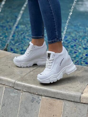 leon drvene klompe cena: Cena 4800din
Br 36-40 — 7