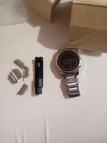 Na prodaju digitalni ručni sat metalnom narukvicom .Sat je ispravan — 5