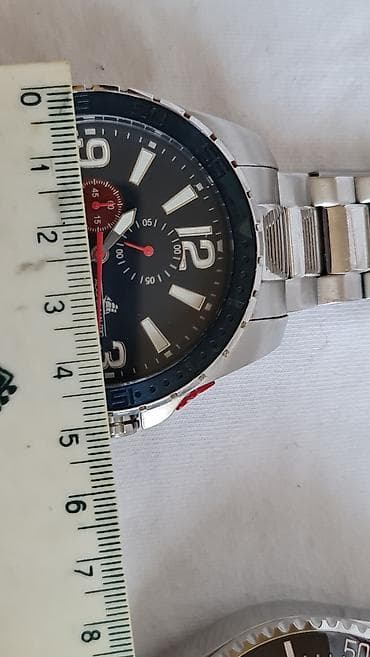 sat zenski: Dva muška ručna sata – sportsko/ronilački stil, čelične narukvice. 1) — 2