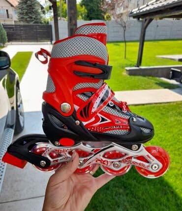 Roleri crveni mali
Od broja 27 do 33
Cena 3399 din