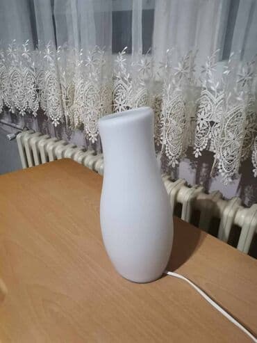 sony play 3: Moderna stona lampa. Zanimljivog oblika, uklopiće se u svaki prostor — 4