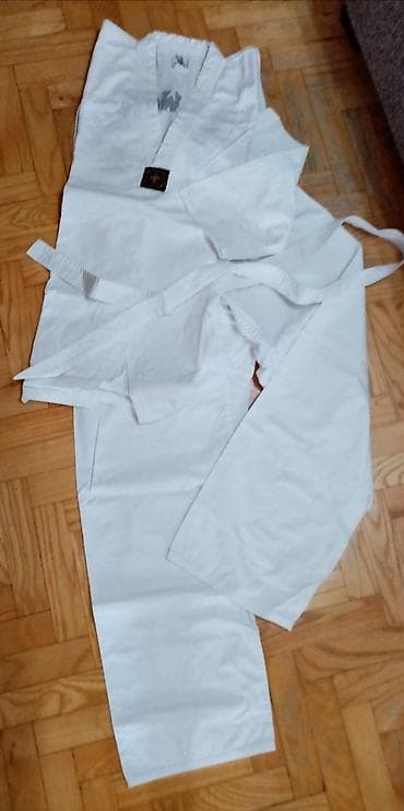 Kimono za tekvondo.Za visinu 170-185
U odličnom stanju, malo nosen! at lalafo.rs Kimono za tekvondo.Za visinu 170-185
U odličnom stanju, malo nosen!