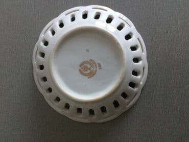 sampanjac za decu: Porcelanska satula iz 70tih
Porcelan Zajecar Jugoslavija — 5