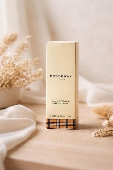 crne starke sa platformom: Burberry London 20 ml Gornje note: mandarina i ruža. Srednje note — 1