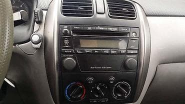 multimedia za auto: FABRICKI CD PLEJER ZA MAZDA PREMACY — 1