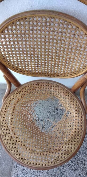 slavski sto i klupe: Prodajem 6 kom. Thonet stolica sa spanskom trskom,ostecen sedalni — 2