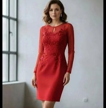 Elegantna crvena haljina do kolena sa dugim prozirnim rukavima i