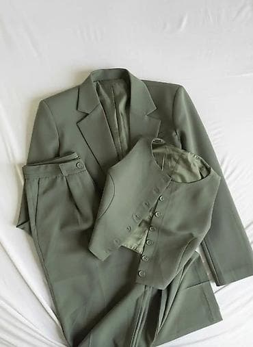 carape sa srcima: 3u 1 Ženski trodelni pantalonski kostim – sako, prsluk i pantalone - — 3