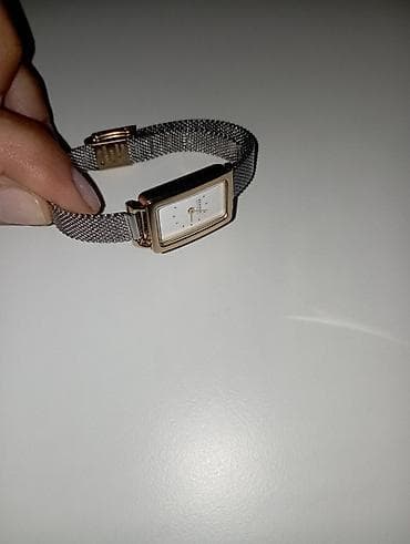 Skagen ženski ručni sat – minimalistički pravougaoni model - Brend