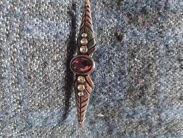 Men's Footwear: Dekorativna broš-igla sa centralnim ovalnim crvenim kamenom i nizom — 2