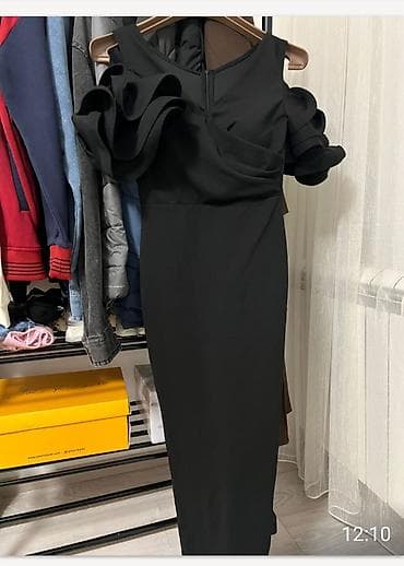 Elegantna crna večernja haljina - Kroj: uska silueta do ispod kolena — 1