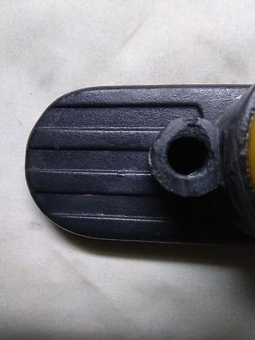 Ostali proizvodi za sport i razonodu: Bicikl pumpa plasticna 44 cm sa metalnom neoriginal rucicom,nedostaje — 2