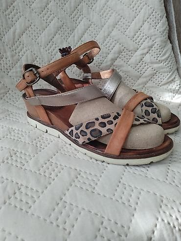 mizuno 38,5: Zenske sandale, vrlo lep model sve koza spolja i unutra. Broj je38 — 1